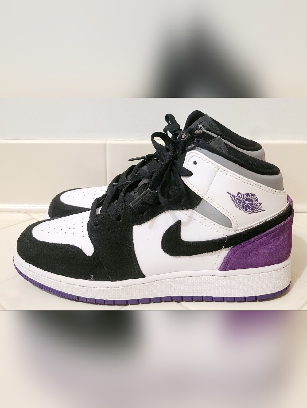 Air Jordan 1 Mid SE Purple GS Size 6.5Y